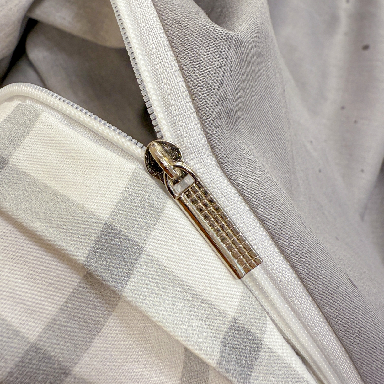 91家纺网 家纺一手货源 找家纺 （总）呗旺鹿 2025新款40s全棉纯棉卡通大眼娃娃甜酷风四件套