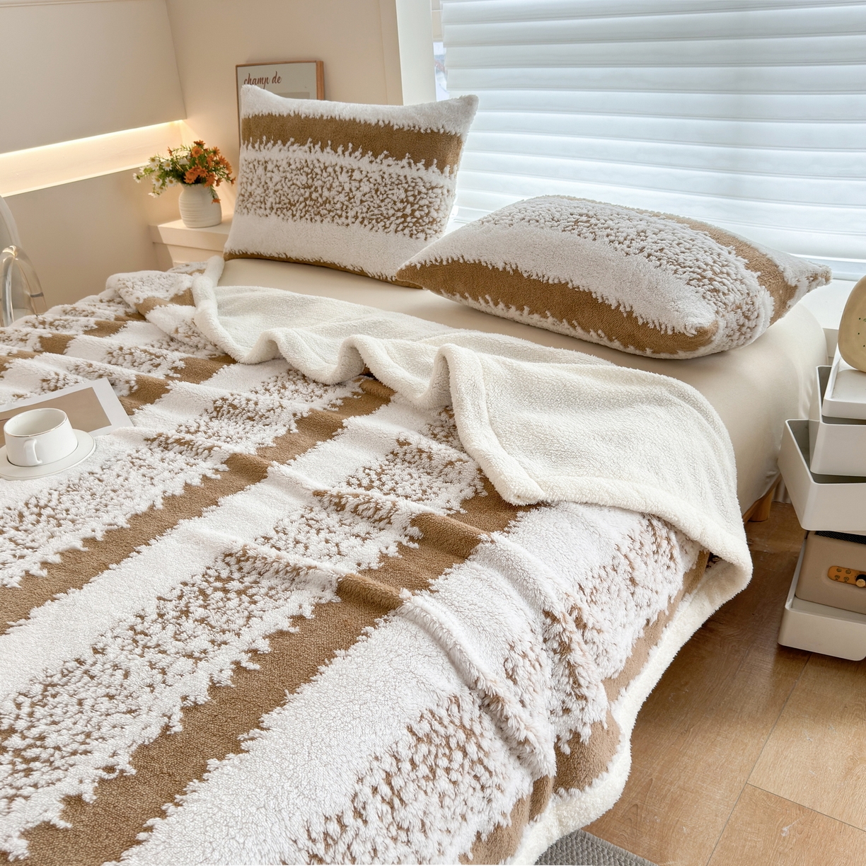 91家纺网 家纺一手货源 找家纺 春妮家纺 2025新款加厚羊羔绒阳离子双层盖毯舒棉绒毛毯 拉斐尔-茶棕