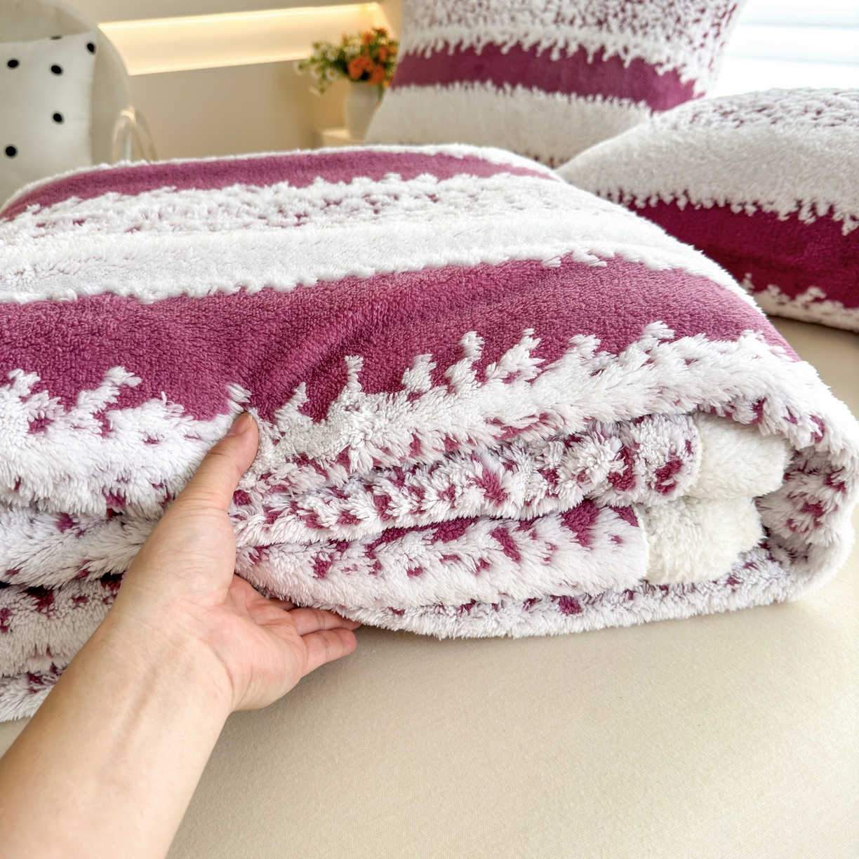 91家纺网 家纺一手货源 找家纺 春妮家纺 2025新款加厚羊羔绒阳离子双层盖毯舒棉绒毛毯 拉斐尔-玫红