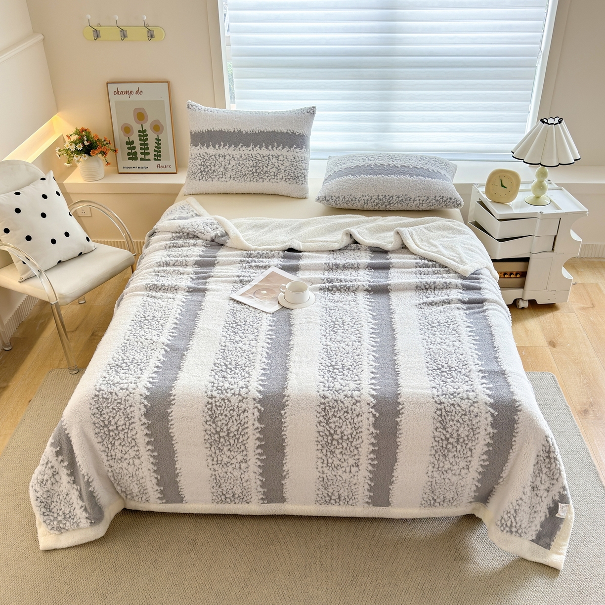 91家纺网 家纺一手货源 找家纺 春妮家纺 2025新款加厚羊羔绒阳离子双层盖毯舒棉绒毛毯 拉斐尔-浅灰