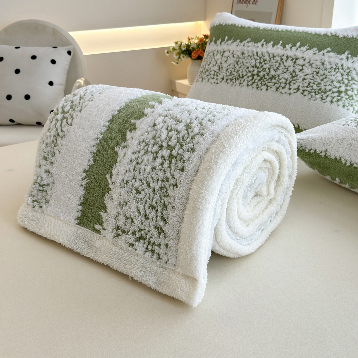 春妮家纺 2025新款加厚羊羔绒阳离子双层盖毯舒棉绒毛毯 拉斐尔-清绿