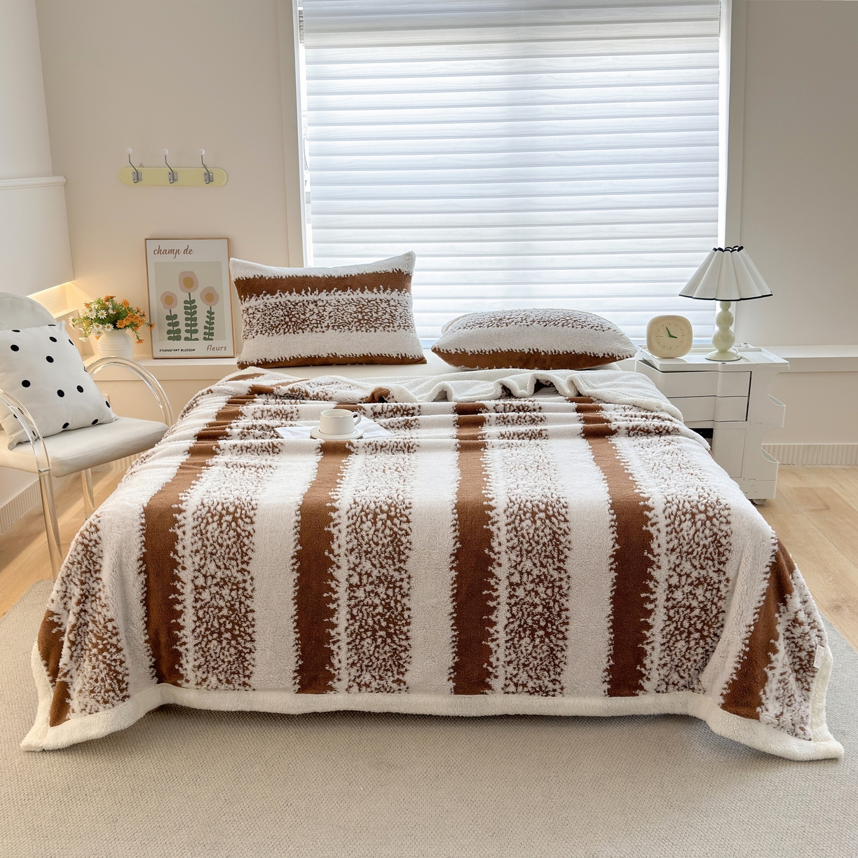 91家纺网 家纺一手货源 找家纺 春妮家纺 2025新款加厚羊羔绒阳离子双层盖毯舒棉绒毛毯 拉斐尔-深咖