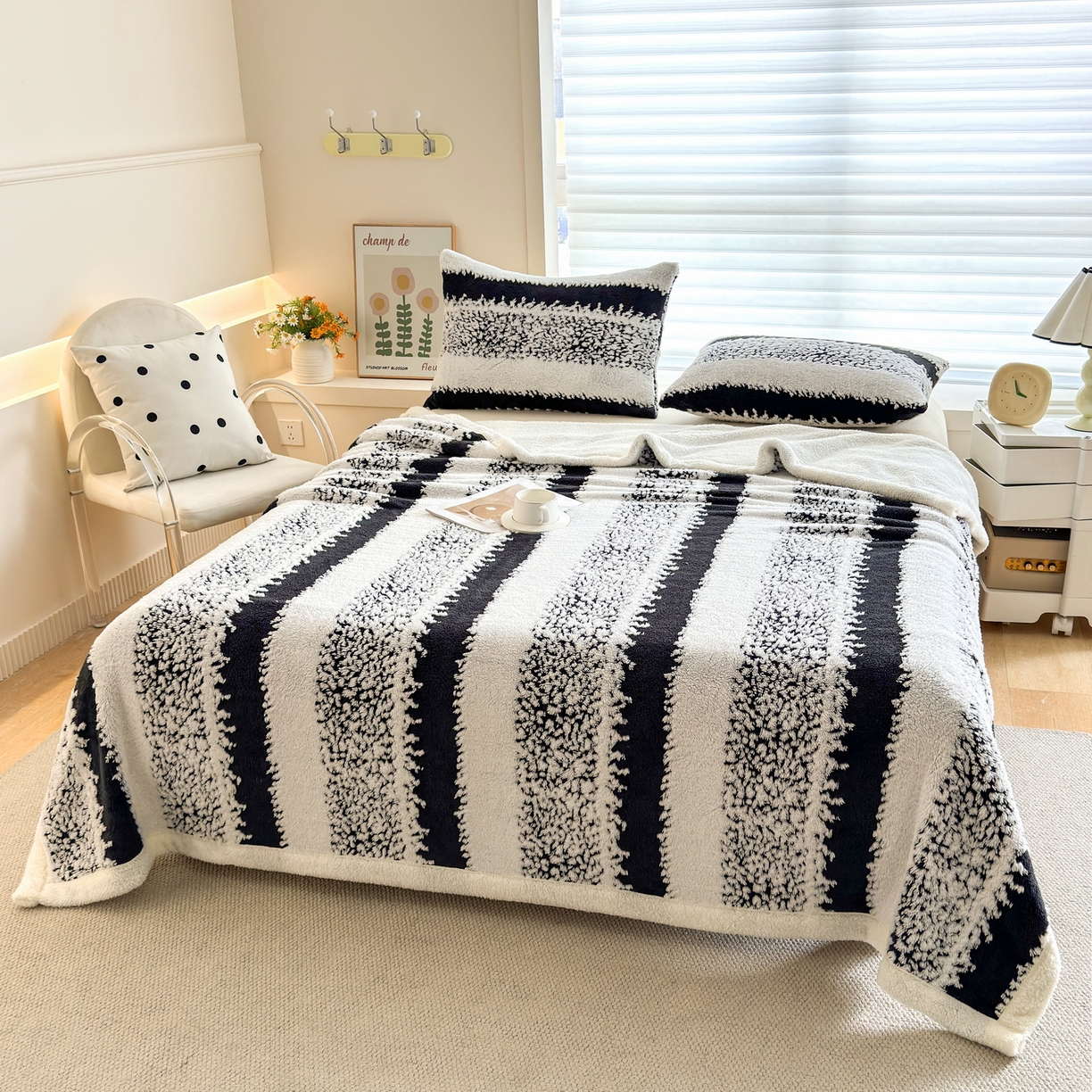 91家纺网 家纺一手货源 找家纺 春妮家纺 2025新款加厚羊羔绒阳离子双层盖毯舒棉绒毛毯 拉斐尔-雾黑