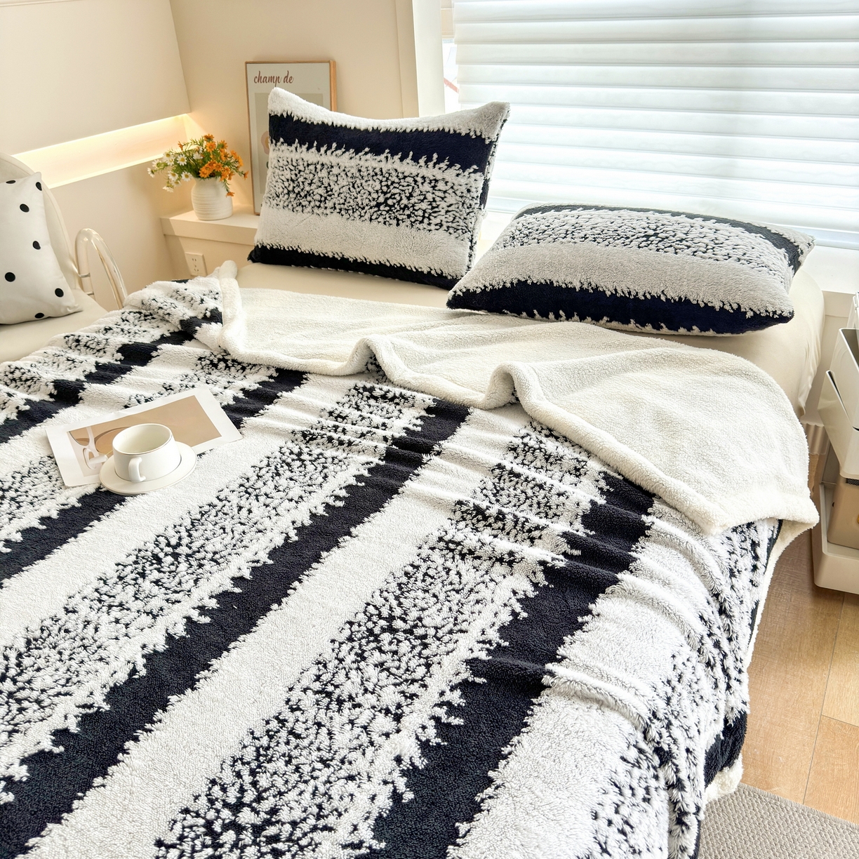 91家纺网 家纺一手货源 找家纺 春妮家纺 2025新款加厚羊羔绒阳离子双层盖毯舒棉绒毛毯 拉斐尔-雾黑