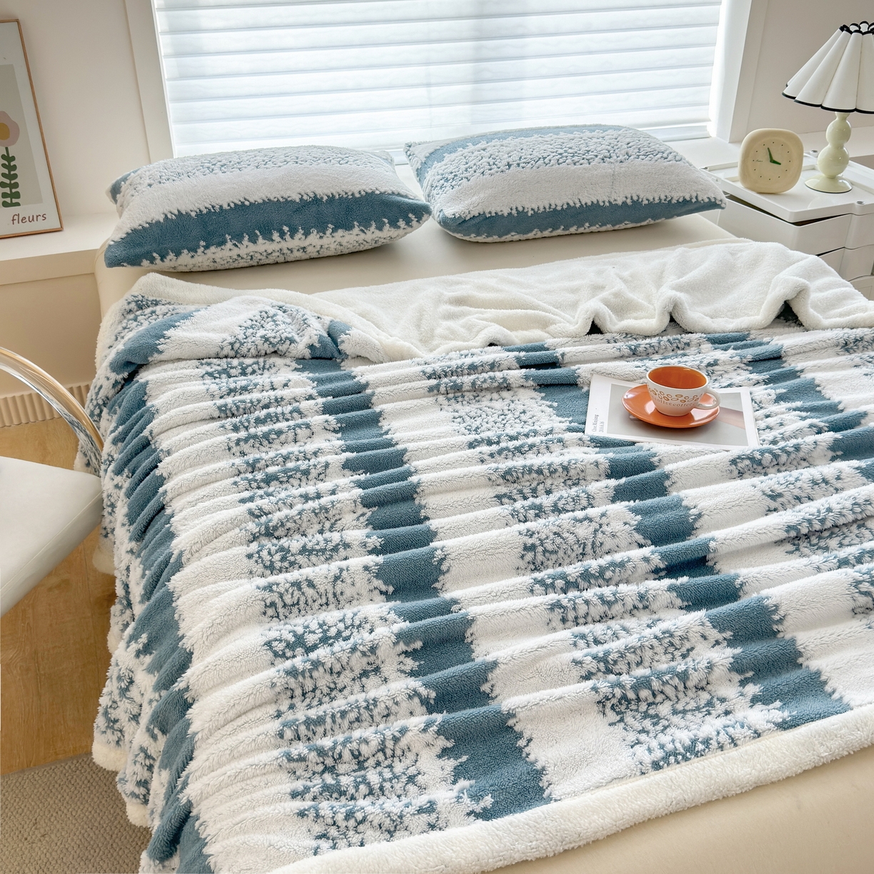 91家纺网 家纺一手货源 找家纺 春妮家纺 2025新款加厚羊羔绒阳离子双层盖毯舒棉绒毛毯 拉斐尔-幽蓝