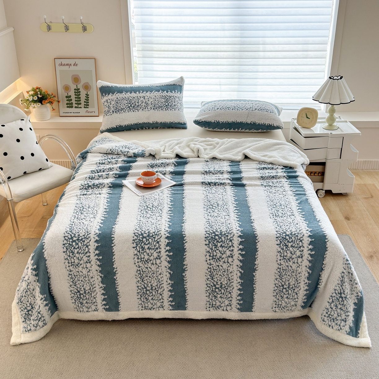 91家纺网 家纺一手货源 找家纺 春妮家纺 2025新款加厚羊羔绒阳离子双层盖毯舒棉绒毛毯 拉斐尔-幽蓝