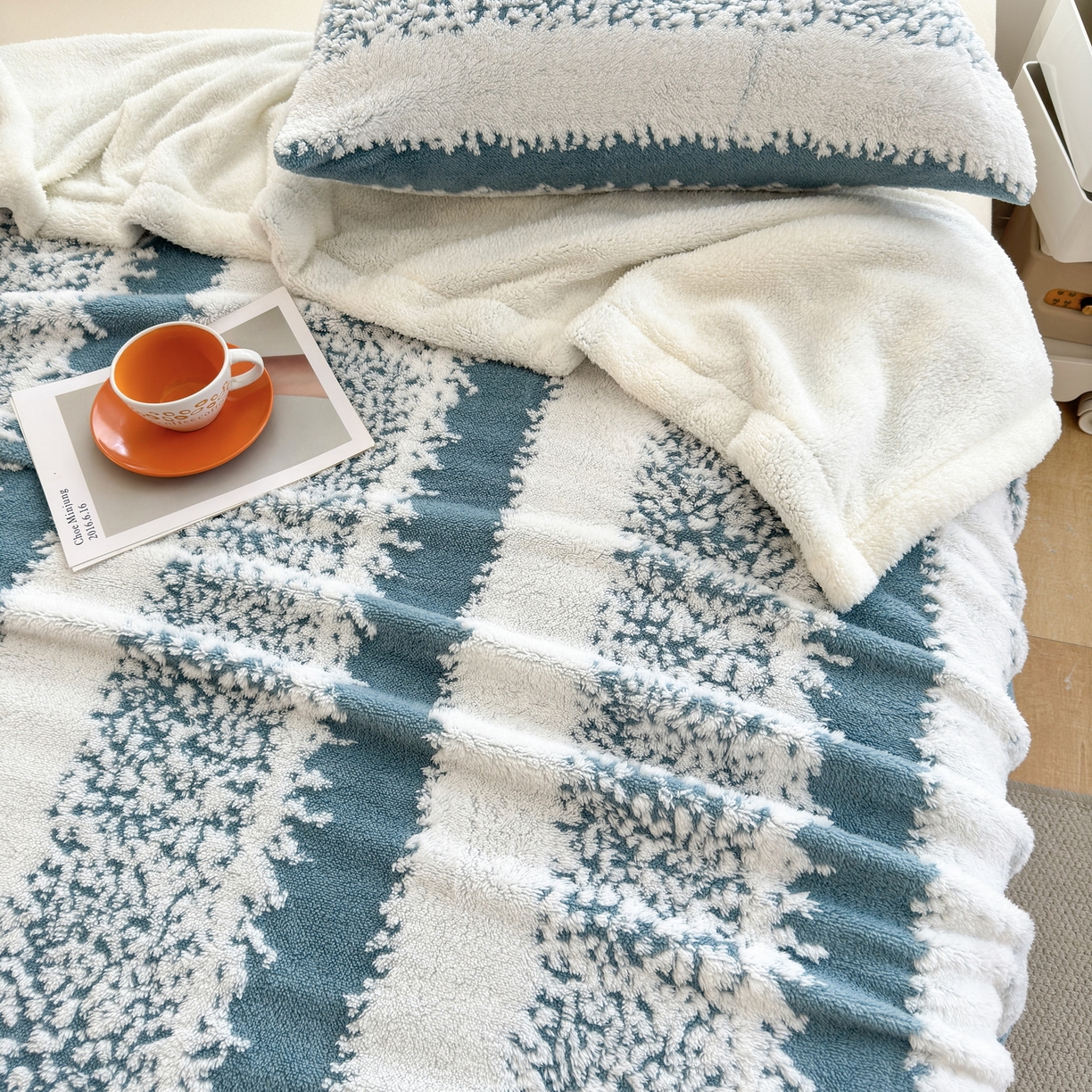 91家纺网 家纺一手货源 找家纺 春妮家纺 2025新款加厚羊羔绒阳离子双层盖毯舒棉绒毛毯 拉斐尔-幽蓝