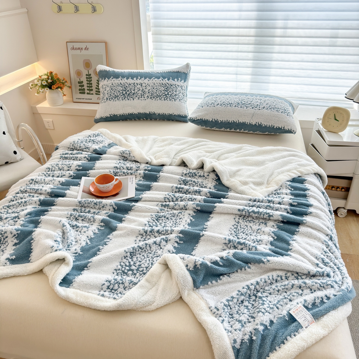 91家纺网 家纺一手货源 找家纺 春妮家纺 2025新款加厚羊羔绒阳离子双层盖毯舒棉绒毛毯 拉斐尔-幽蓝