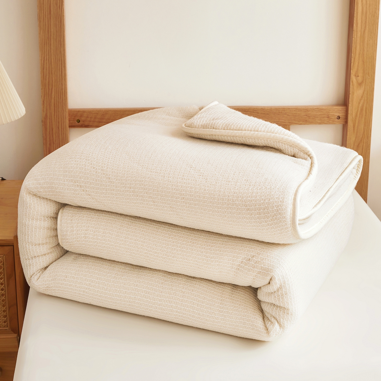 91家纺网 家纺一手货源 找家纺 晓时候2025新款鱼鳞网新疆棉花被学生宿舍加厚冬被春秋被芯棉絮床垫被子-宿舍款棉被 白色