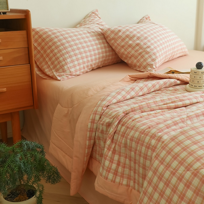 91家纺网 家纺一手货源 找家纺 小叮当家纺仓储工厂店 2025新款A类无印风里外全棉水洗棉新疆棉花夏被夏凉被空调被 朵拉粉