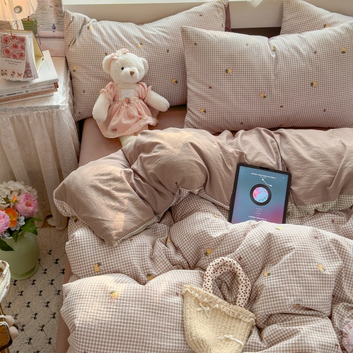 91家纺网 家纺一手货源 找家纺 丽美人家纺2025新款A类软糯皱皱纱四件套 柏林梦境