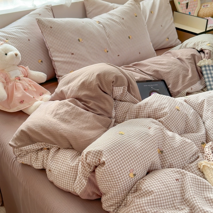 91家纺网 家纺一手货源 找家纺 丽美人家纺2025新款A类软糯皱皱纱四件套 柏林梦境