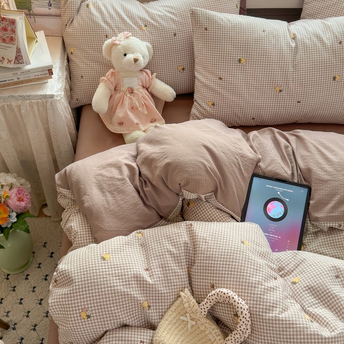 91家纺网 家纺一手货源 找家纺 丽美人家纺2025新款A类软糯皱皱纱四件套 柏林梦境