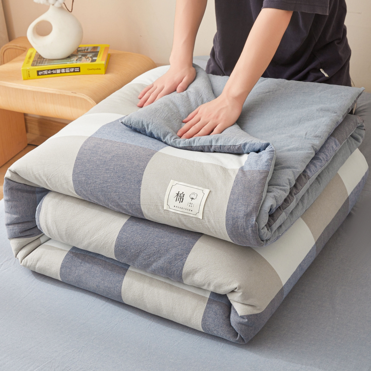 91家纺网 家纺一手货源 找家纺 爱屋及屋 2025新款无印风水洗棉棉花冬被被子被芯 蓝咖大格