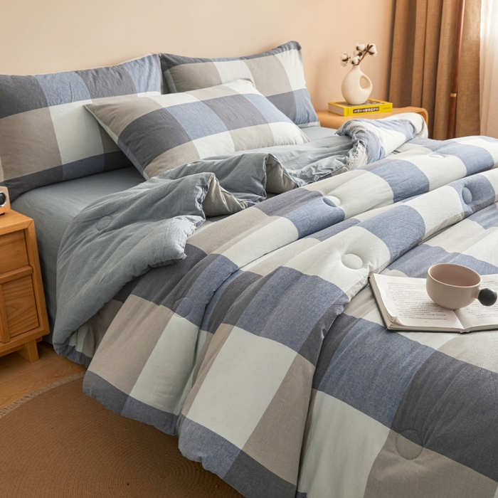 91家纺网 家纺一手货源 找家纺 爱屋及屋 2025新款无印风水洗棉棉花冬被被子被芯 蓝咖大格