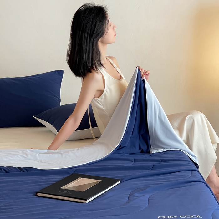 91家纺网 家纺一手货源 找家纺 佳汐蓝家纺 2025新款岛屿漫游凉感夏被 深海蓝