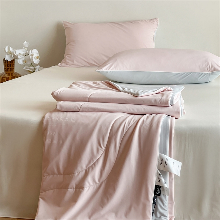 91家纺网 家纺一手货源 找家纺 佳汐蓝家纺 2025新款岛屿漫游凉感夏被 珊瑚粉