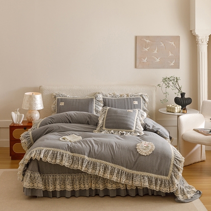 91家纺网 家纺一手货源 找家纺 （总）菊上家纺 2025新款全棉色织水洗棉洛丽塔公主床盖款四件套