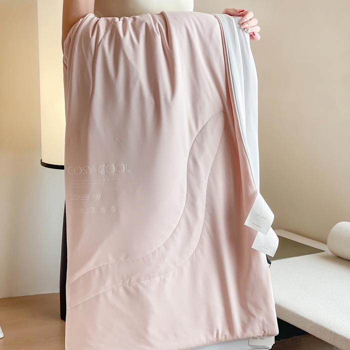 91家纺网 家纺一手货源 找家纺 佳汐蓝家纺 2025新款岛屿漫游凉感夏被 珊瑚粉