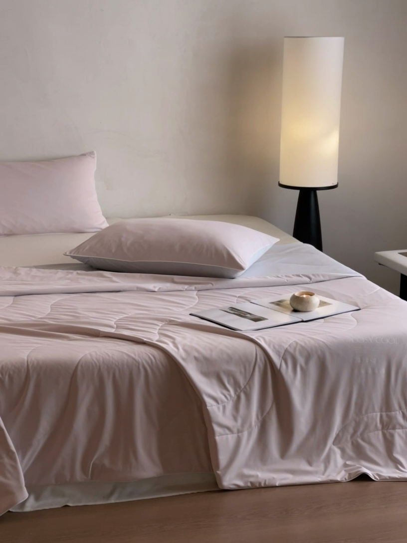 91家纺网 家纺一手货源 找家纺 佳汐蓝家纺 2025新款岛屿漫游凉感夏被 珊瑚粉