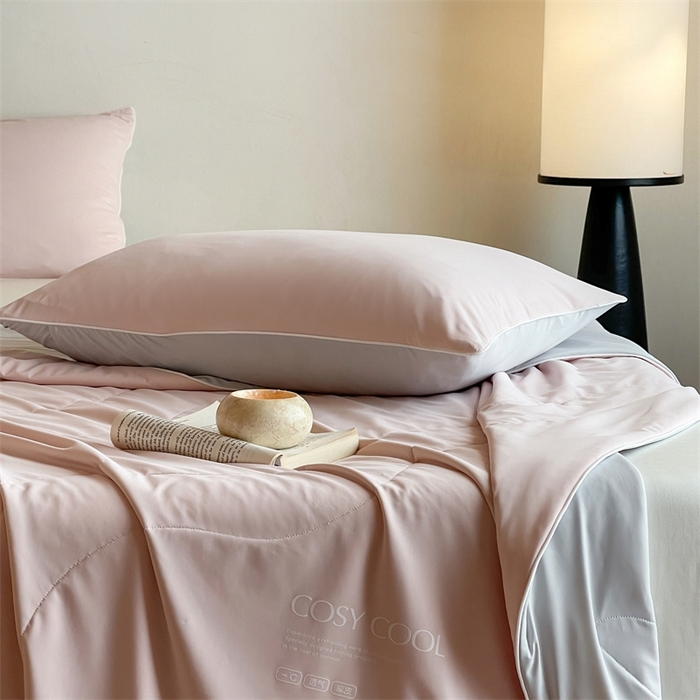 91家纺网 家纺一手货源 找家纺 佳汐蓝家纺 2025新款岛屿漫游凉感夏被 珊瑚粉