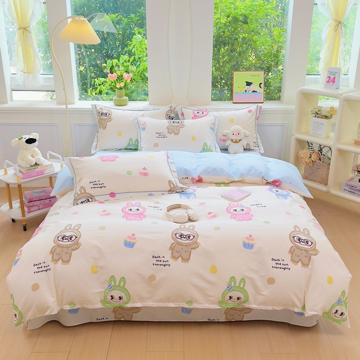 91家纺网 家纺一手货源 找家纺 铭博家纺 2025新款直播爆款100%全棉吊边一字绣工艺款13070印花全棉四件套 彩萌布布