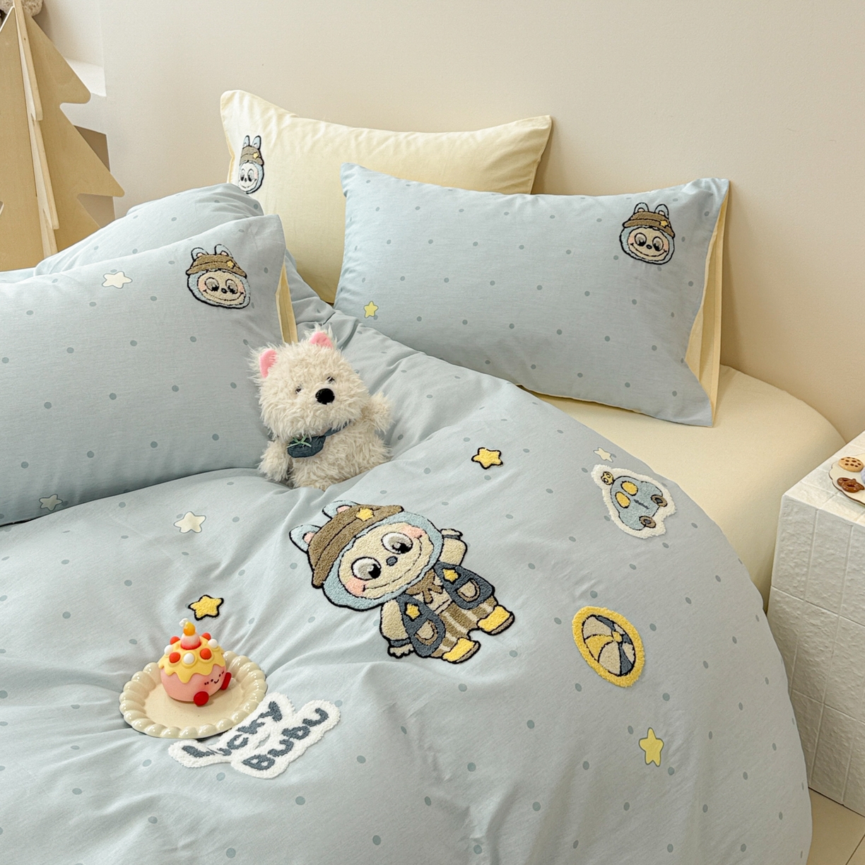 91家纺网 家纺一手货源 找家纺 呗旺鹿 2025新款全棉大眼娃娃毛巾绣四件套 小汽车大眼娃娃