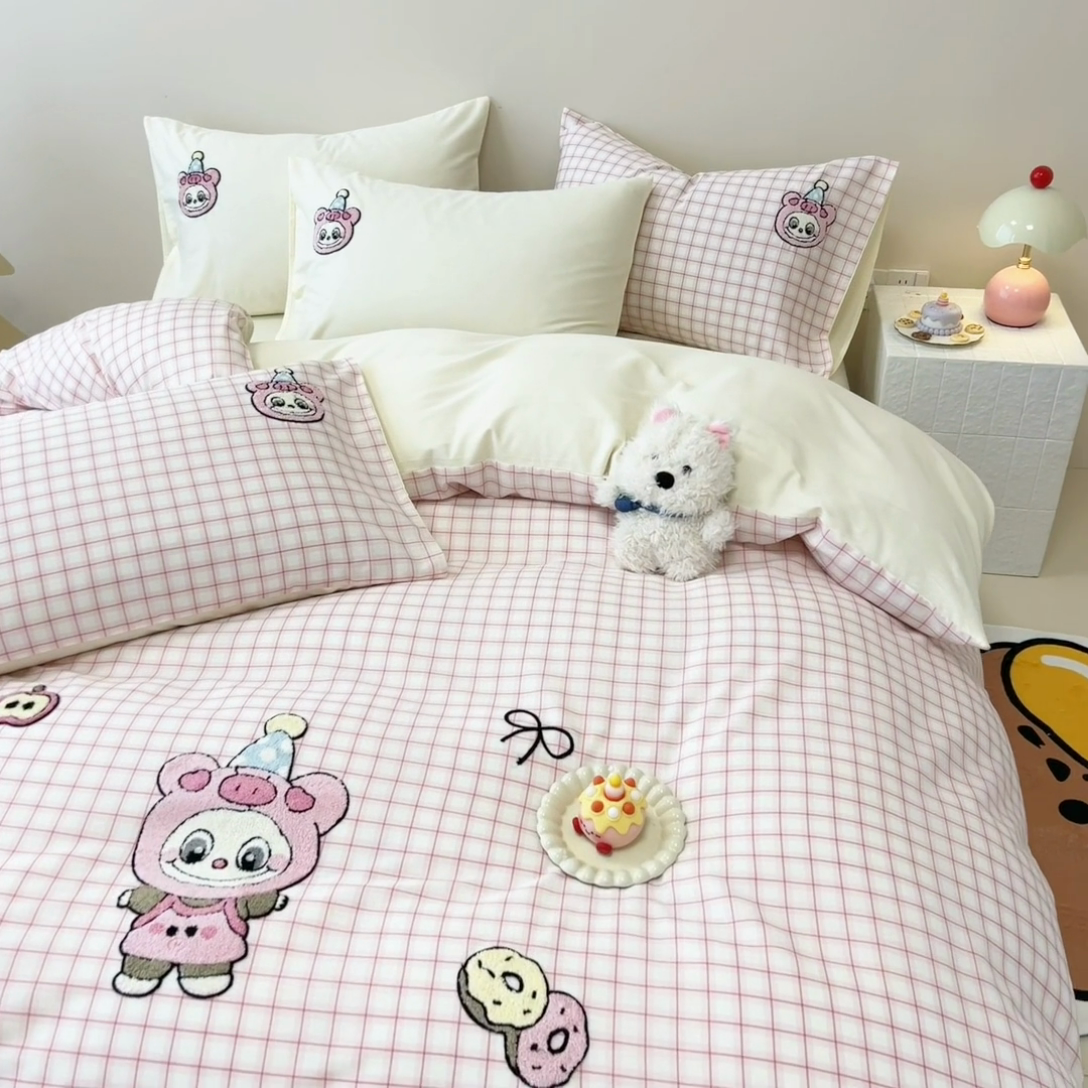 91家纺网 家纺一手货源 找家纺 （总）呗旺鹿 2025新款全棉大眼娃娃毛巾绣四件套