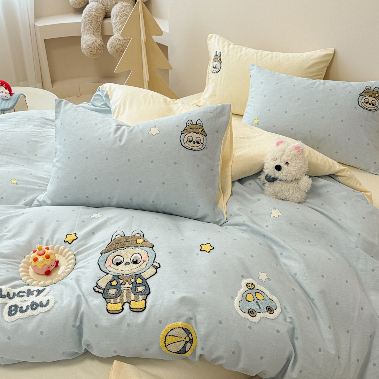 91家纺网 家纺一手货源 找家纺 呗旺鹿 2025新款全棉大眼娃娃毛巾绣四件套 小汽车大眼娃娃