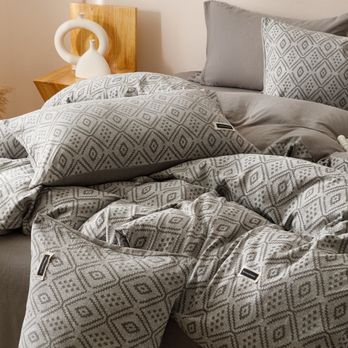 91家纺网 家纺一手货源 找家纺 艾莱家纺 2025新款棉麻风色织提花水洗棉全棉纯棉四件套-梦享 梦享-北欧灰