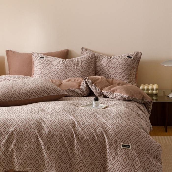 91家纺网 家纺一手货源 找家纺 艾莱家纺 2025新款棉麻风色织提花水洗棉全棉纯棉四件套-梦享 梦享-红咖色