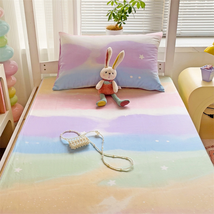 91家纺网 家纺一手货源 找家纺 名兮家居 2025新款全棉纯棉13372学生床上下铺单床单 彩色天空