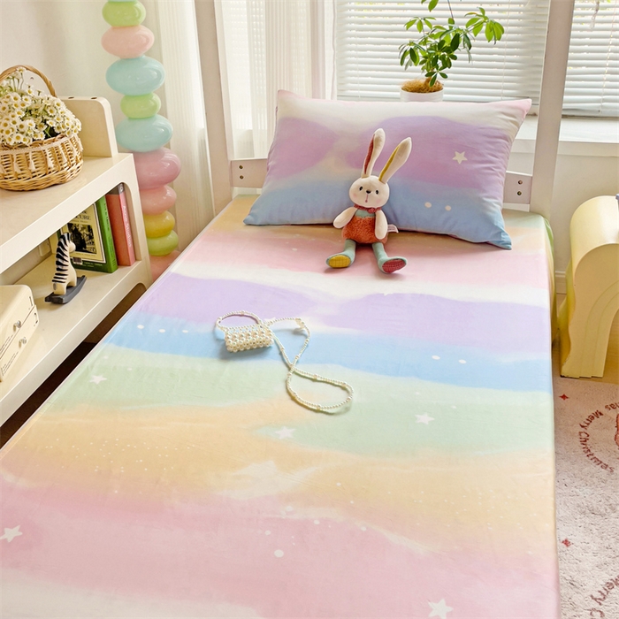 91家纺网 家纺一手货源 找家纺 名兮家居 2025新款全棉纯棉13372学生床上下铺单床单 彩色天空