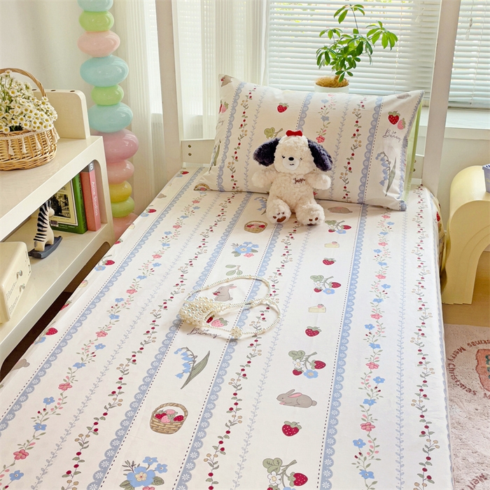 91家纺网 家纺一手货源 找家纺 名兮家居 2025新款全棉纯棉13372学生床上下铺单床单 草莓兔兔