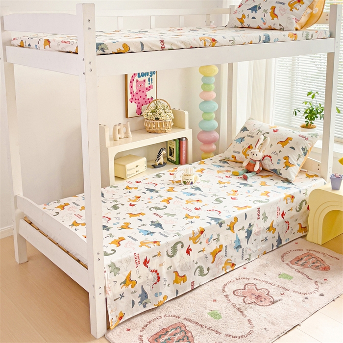 91家纺网 家纺一手货源 找家纺 名兮家居 2025新款全棉纯棉13372学生床上下铺单床单 恐龙王国