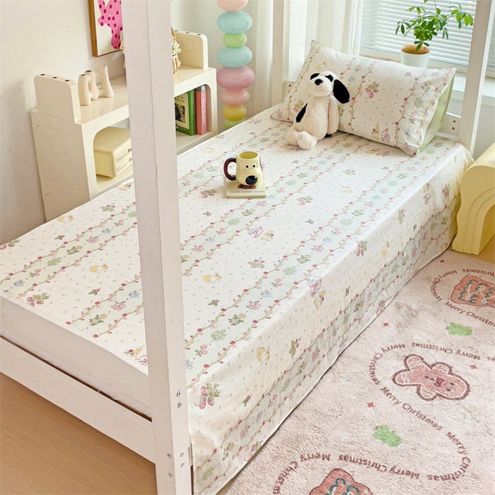 91家纺网 家纺一手货源 找家纺 名兮家居 2025新款全棉纯棉13372学生床上下铺单床单 甜蜜兔兔