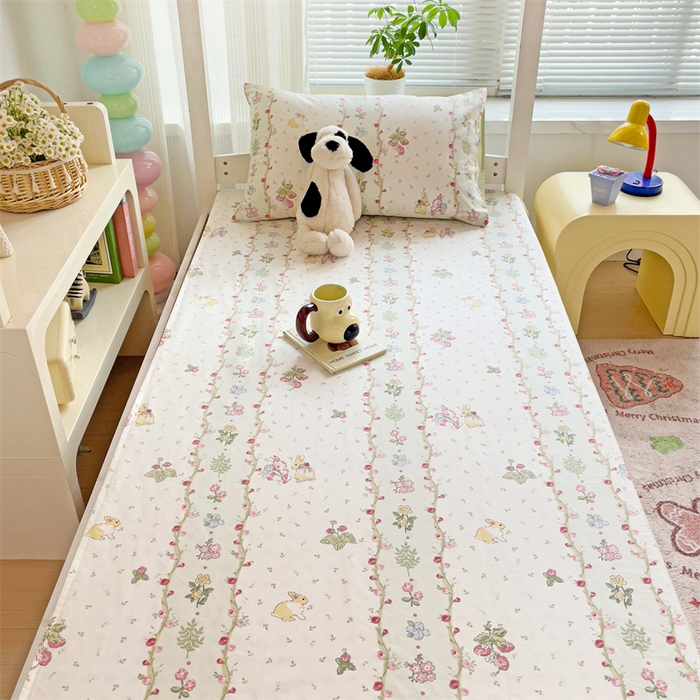 91家纺网 家纺一手货源 找家纺 名兮家居 2025新款全棉纯棉13372学生床上下铺单床单 甜蜜兔兔