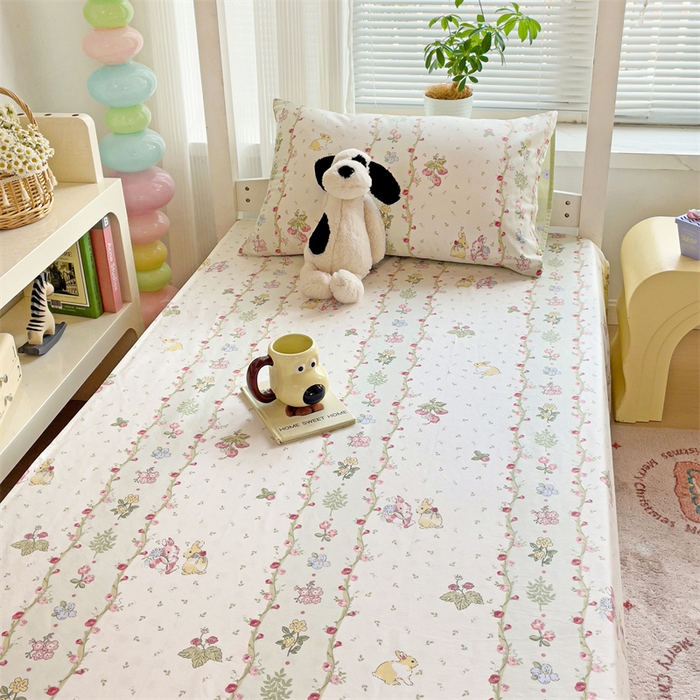 91家纺网 家纺一手货源 找家纺 名兮家居 2025新款全棉纯棉13372学生床上下铺单床单 甜蜜兔兔