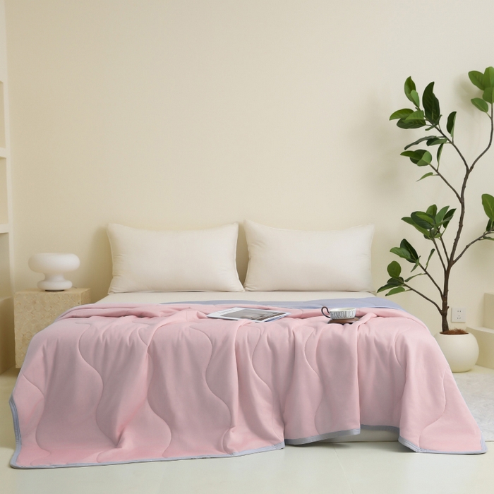91家纺网 家纺一手货源 找家纺 眠多宝 2025新款纯色凉感丝夏被夏凉被空调被跨境热品temu希音TK外贸 浅粉