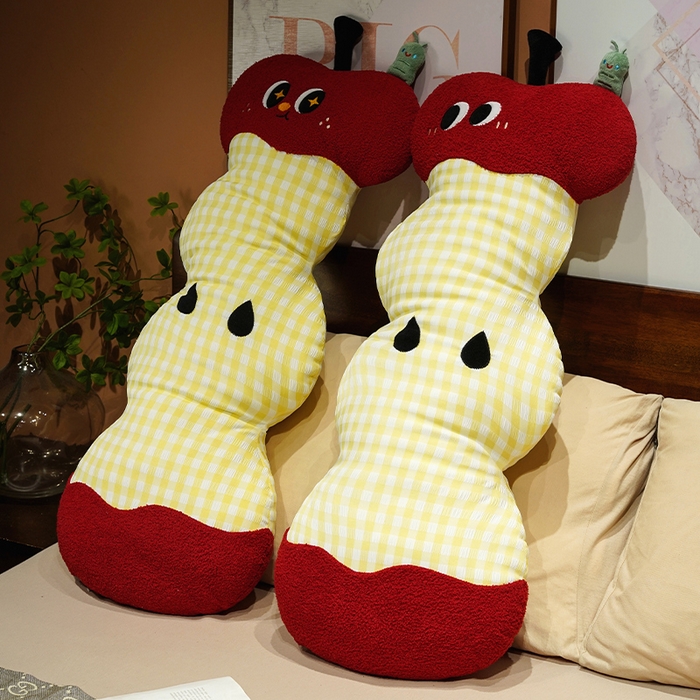 91家纺网 家纺一手货源 找家纺 仟亿莱 2025新款大眼红苹果云朵长条睡觉抱枕 呆萌云朵长条苹果