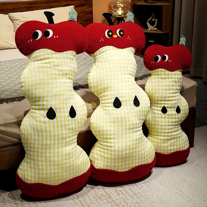 91家纺网 家纺一手货源 找家纺 仟亿莱 2025新款大眼红苹果云朵长条睡觉抱枕 呆萌云朵长条苹果