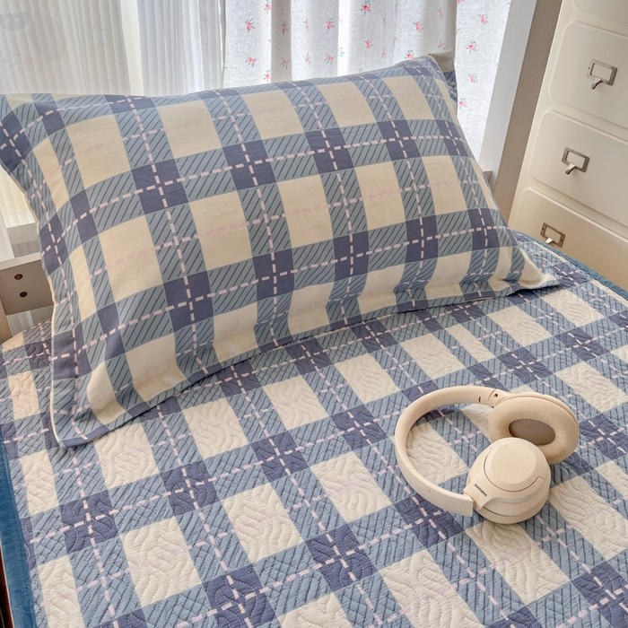 91家纺网 家纺一手货源 找家纺 慕晨 2025新款全棉学生床盖宿舍印花纯棉床盖三件套AB版皆可用四季通用直播 简约格子