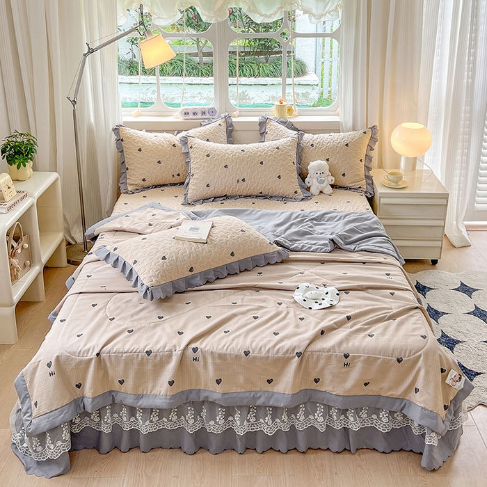 91家纺网 家纺一手货源 找家纺 金梦家居 2025新款印花小竹棉花边夹棉床盖夏被四件套 甜心