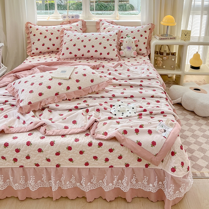 91家纺网 家纺一手货源 找家纺 金梦家居 2025新款印花小竹棉花边夹棉床盖夏被四件套 真爱