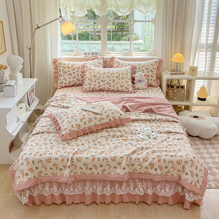 91家纺网 家纺一手货源 找家纺 金梦家居 2025新款印花小竹棉花边夹棉床盖夏被四件套 秋恋