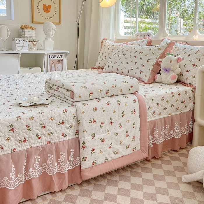 91家纺网 家纺一手货源 找家纺 金梦家居 2025新款印花小竹棉花边夹棉床盖夏被四件套 花恋