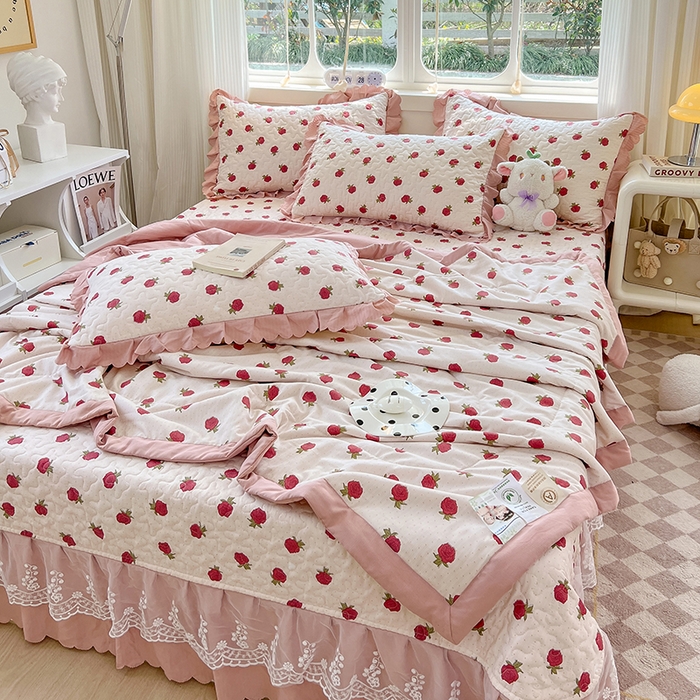 91家纺网 家纺一手货源 找家纺 金梦家居 2025新款印花小竹棉花边夹棉床盖夏被四件套 真爱