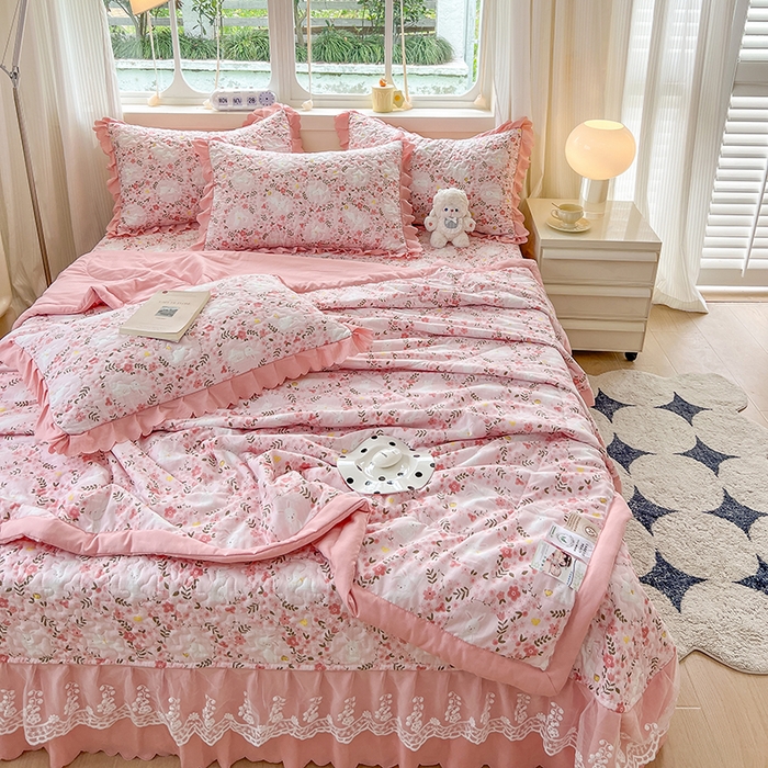 91家纺网 家纺一手货源 找家纺 金梦家居 2025新款印花小竹棉花边夹棉床盖夏被四件套 花影兔