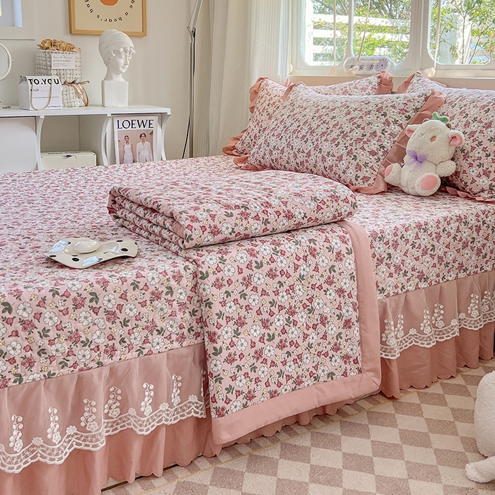 91家纺网 家纺一手货源 找家纺 金梦家居 2025新款印花小竹棉花边夹棉床盖夏被四件套 温婉