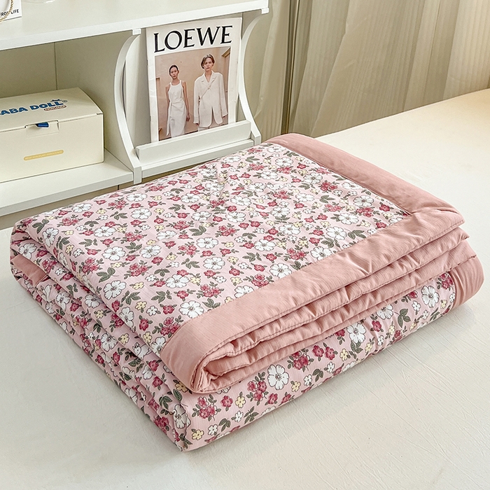 91家纺网 家纺一手货源 找家纺 金梦家居 2025新款印花小竹棉花边夹棉床盖夏被四件套 温婉